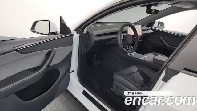 Tesla модель Y, 2025 10