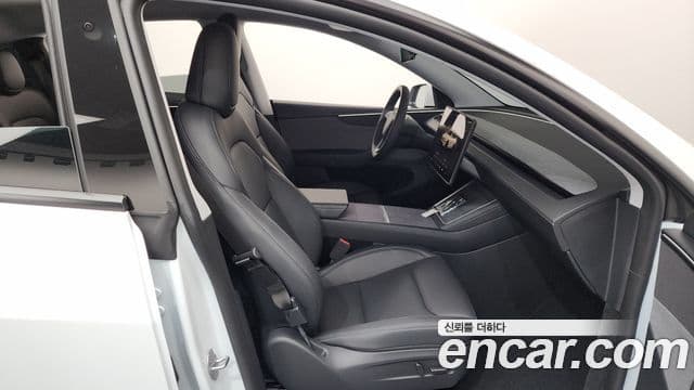 Tesla модель Y, 2025 11