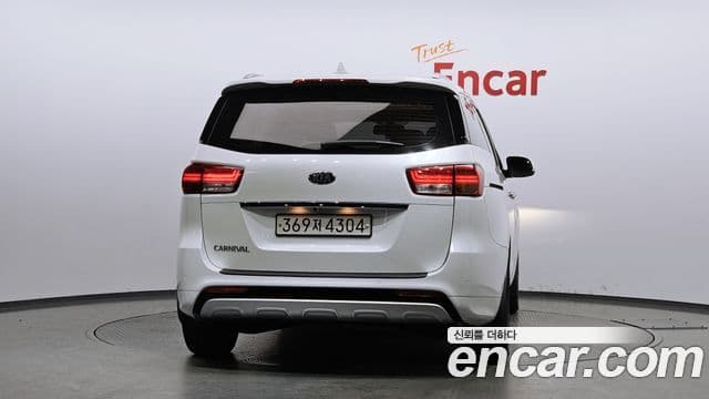 Kia All New Carnival Noblesse, 2017 4