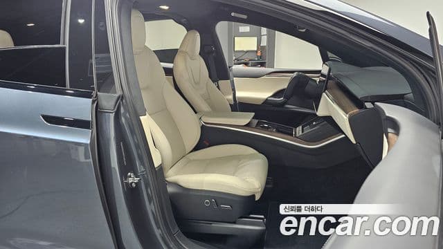 Tesla модель X, 2023 10