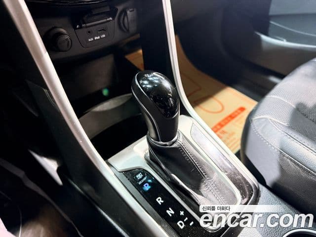 Hyundai i30(новый кузов / новое поколение) дизель 1.6 VGT Unique, 2012 11