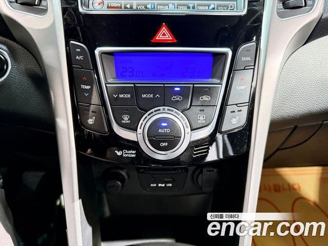 Hyundai i30(новый кузов / новое поколение) дизель 1.6 VGT Unique, 2012 12