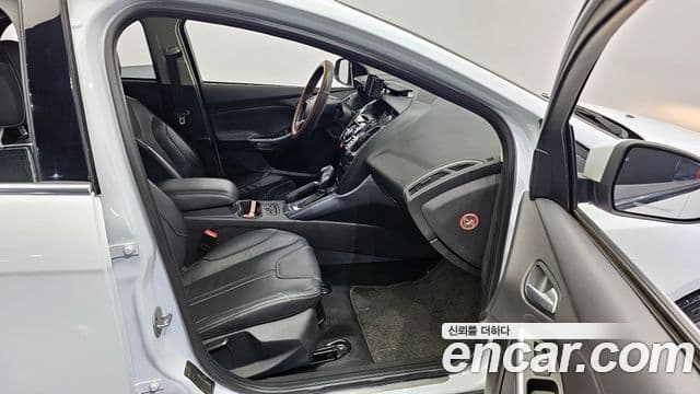 Ford 포커스 3세대, 2015 11