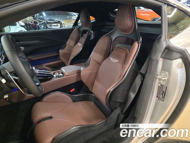 Aston Martin 밴티지 2세대 4.0 V8 купе, 2025 10
