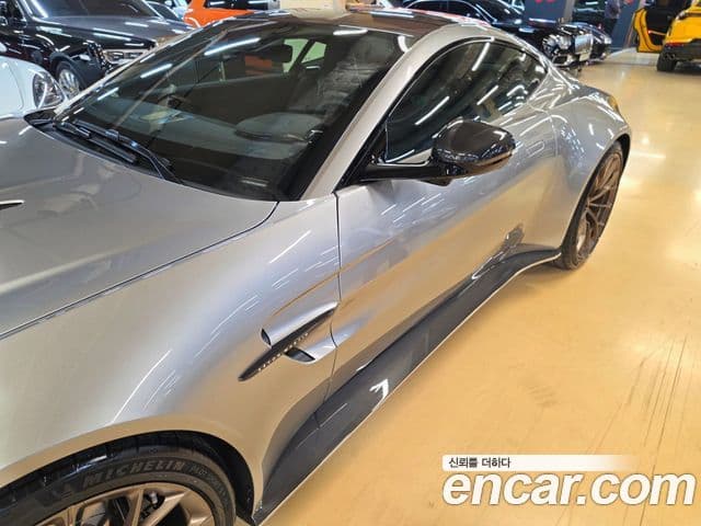 Aston Martin 밴티지 2세대 4.0 V8 купе, 2025 12