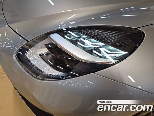 Aston Martin 밴티지 2세대 4.0 V8 купе, 2025 15