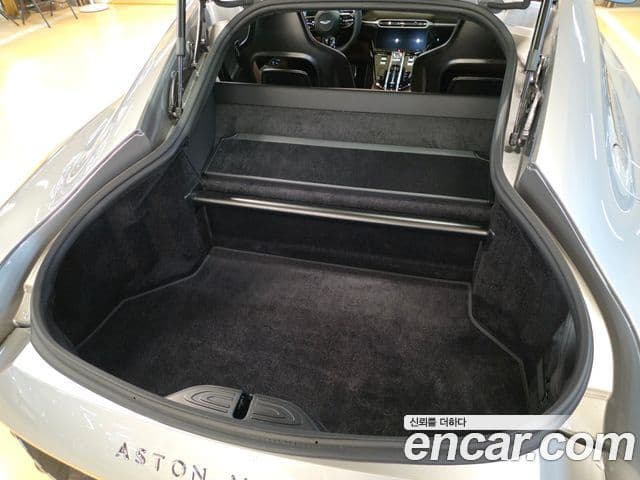 Aston Martin 밴티지 2세대 4.0 V8 купе, 2025 19