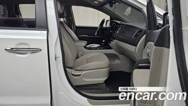 Kia The / новый New Carnival Luxury, 2019 11