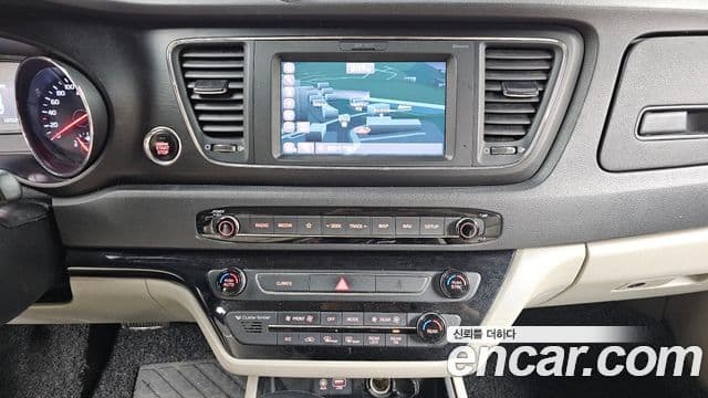 Kia The / новый New Carnival Luxury, 2019 16