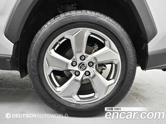 Toyota RAV4 5세대, 2021 все фото