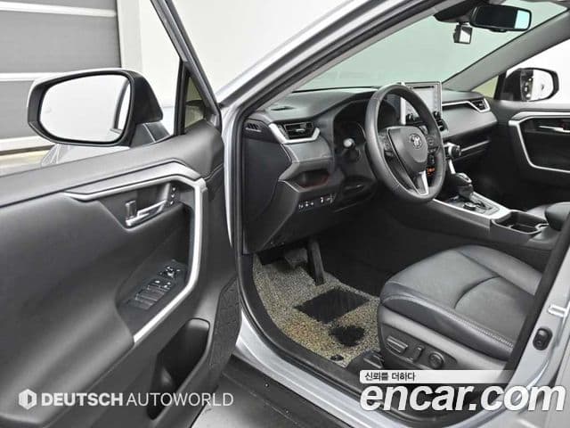 Toyota RAV4 5세대, 2021 11