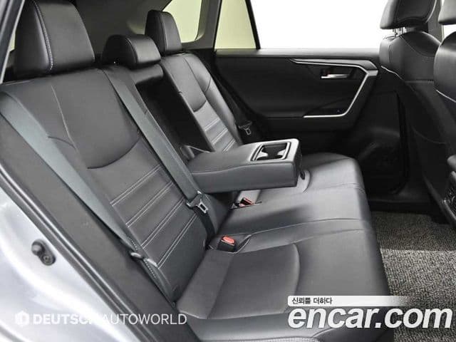 Toyota RAV4 5세대, 2021 12