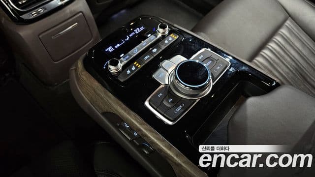 Genesis G90 Premium Luxury, 2019 18