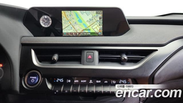 Lexus UX250h, 2021 15