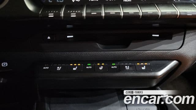 Lexus UX250h, 2021 17