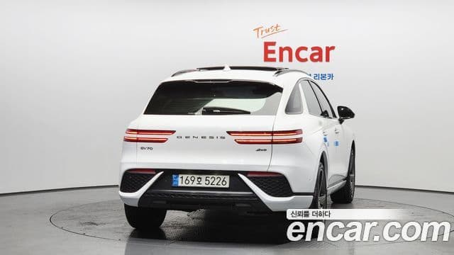 Genesis GV70, 2022 4