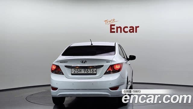 Hyundai Accent(новый кузов / новое поколение) 1.6 GDI top, 2012 4