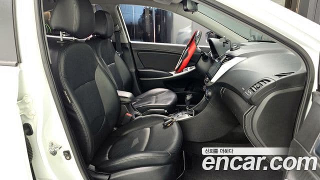 Hyundai Accent(новый кузов / новое поколение) 1.6 GDI top, 2012 10