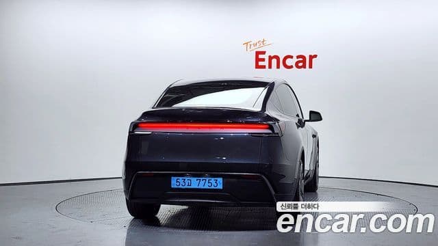 Tesla модель Y, 2025 4