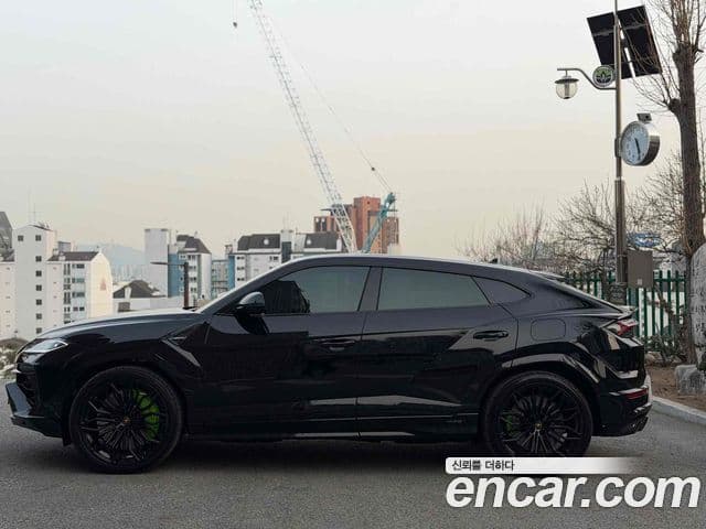 Lamborghini Urus 4.0 V8 SE, 2026 3