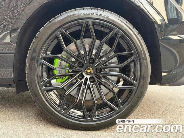 Lamborghini Urus 4.0 V8 SE, 2026 6