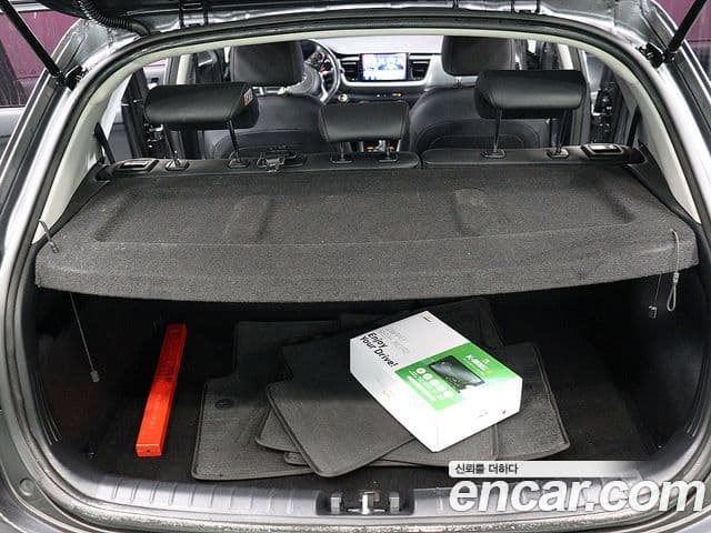 Kia Stonic Trendy, 2018 все фото