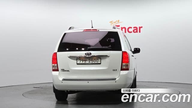 Kia Carnival R Premium, 2013 4
