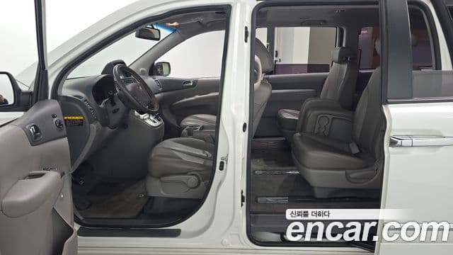 Kia Carnival R Premium, 2013 10