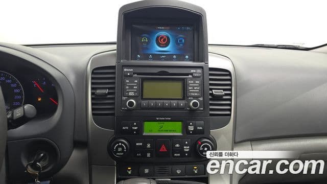 Kia Carnival R Premium, 2013 14