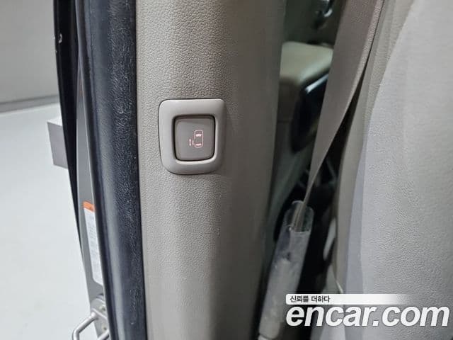 Kia All New Carnival Luxury, 2016 17