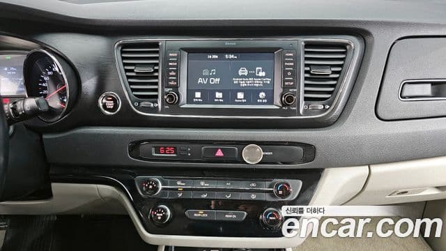 Kia The / новый New Carnival Luxury, 2019 15