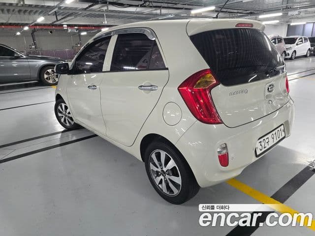 Kia All New Morning Deluxe Trendy, 2014 4