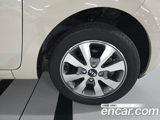 Kia All New Morning Deluxe Trendy, 2014 9