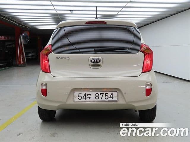 Kia All New Morning Deluxe Trendy, 2014 3