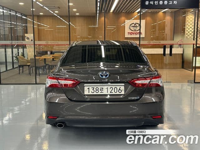 Toyota 캠리 (XV70) 2.5 XLE гибрид, 2018 4