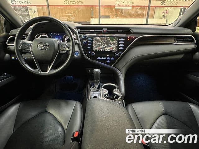 Toyota 캠리 (XV70) 2.5 XLE гибрид, 2018 7