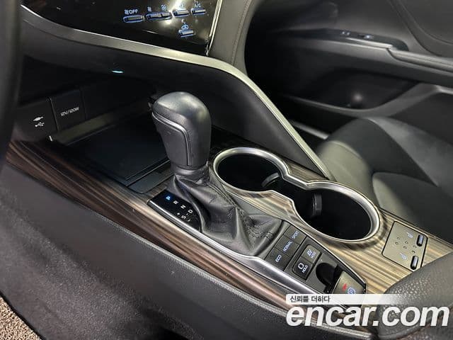 Toyota 캠리 (XV70) 2.5 XLE гибрид, 2018 9