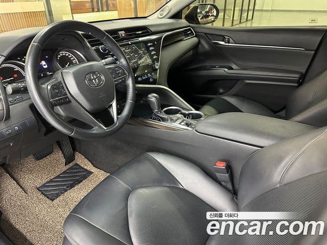 Toyota 캠리 (XV70) 2.5 XLE гибрид, 2018 10