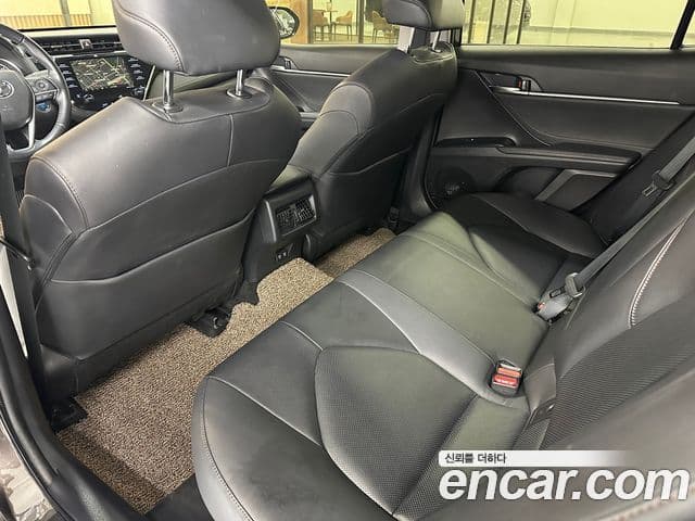 Toyota 캠리 (XV70) 2.5 XLE гибрид, 2018 11