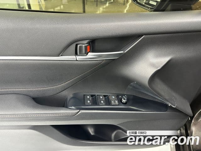 Toyota 캠리 (XV70) 2.5 XLE гибрид, 2018 12