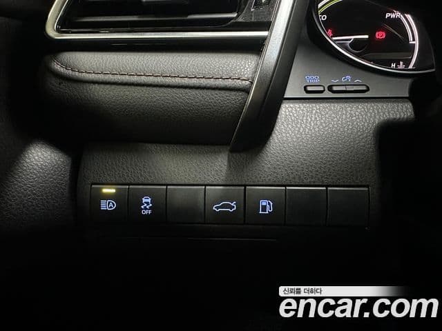 Toyota 캠리 (XV70) 2.5 XLE гибрид, 2018 13