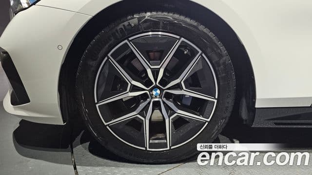 BMW 5시리즈 (G60) 520i M Sport, 2025 все фото