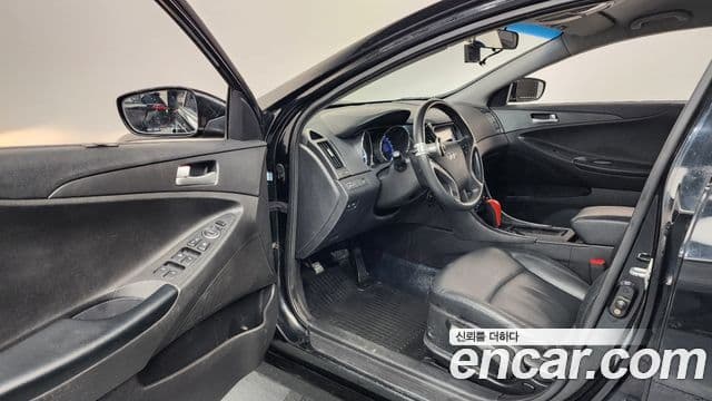 Hyundai YF Sonata Luxury, 2010 10