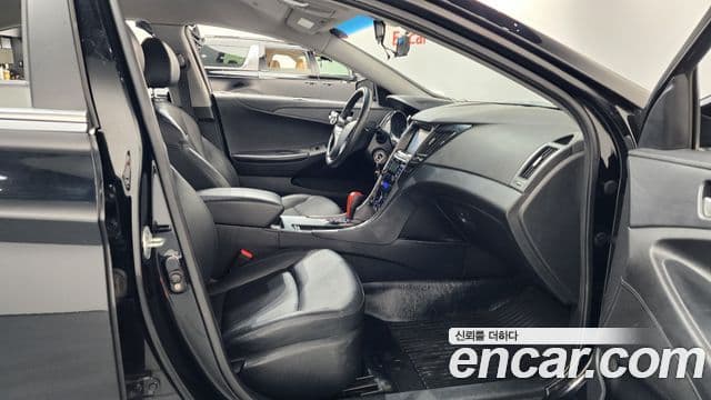 Hyundai YF Sonata Luxury, 2010 11