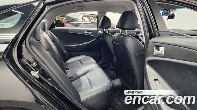 Hyundai YF Sonata Luxury, 2010 12