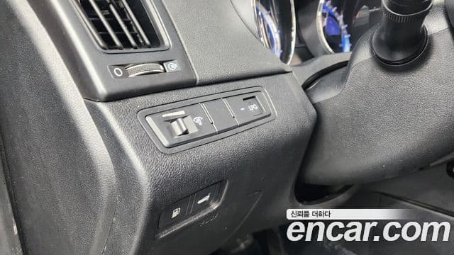 Hyundai YF Sonata Luxury, 2010 15