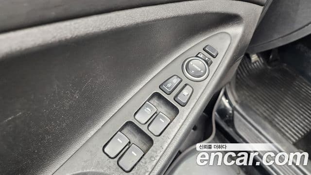 Hyundai YF Sonata Luxury, 2010 16