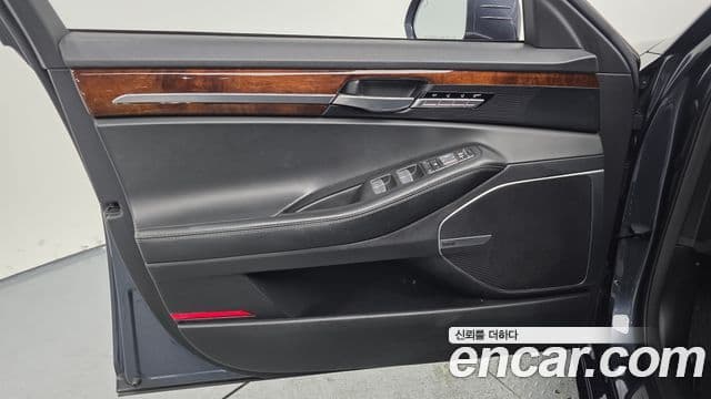 Genesis EQ900 Prestige, 2016 16