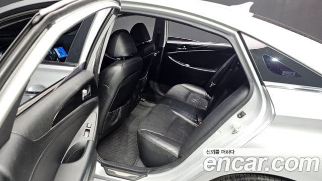 Hyundai YF Sonata люксовая версия, 2010 12