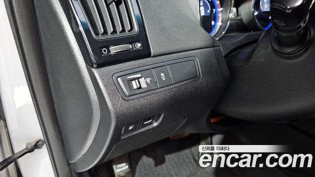 Hyundai YF Sonata люксовая версия, 2010 17